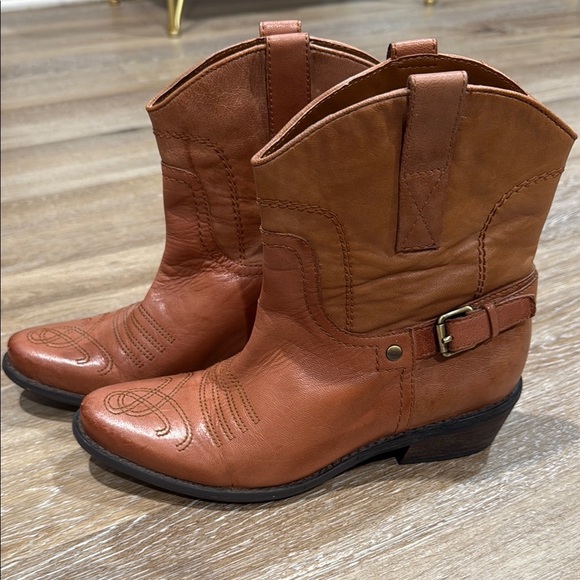 Franco Sarto Size 6M Tan Ankle Boots Western Style Leather Upper - Picture 1 of 15